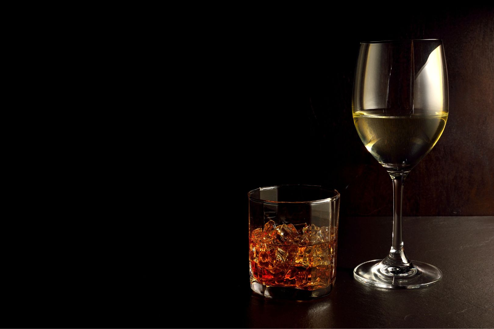 comparacao entre vinhos por assinatura e whiskies de 12 anos