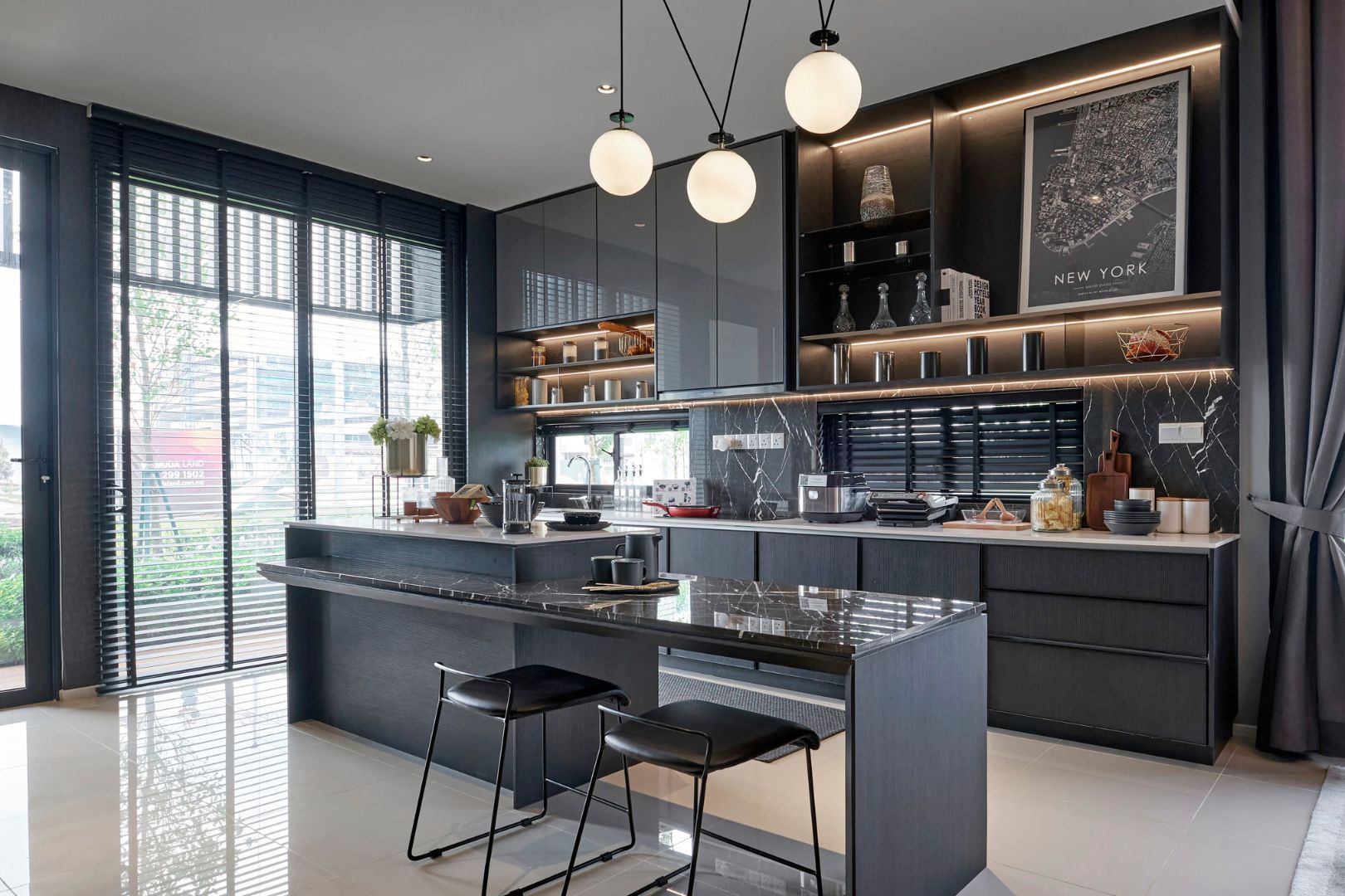 cozinha moderna cooktop torneira gourmet e chaleira eletrica