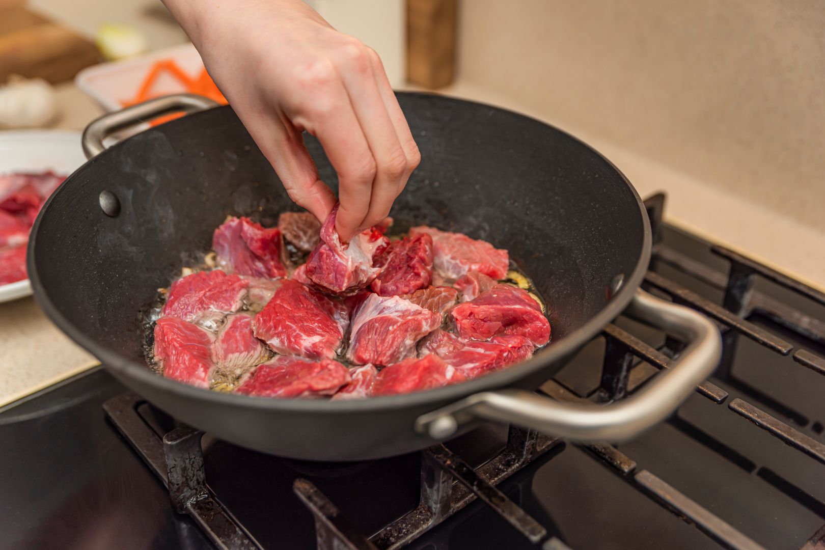 panelas e assadeiras para preparar carnes e acompanhamentos
