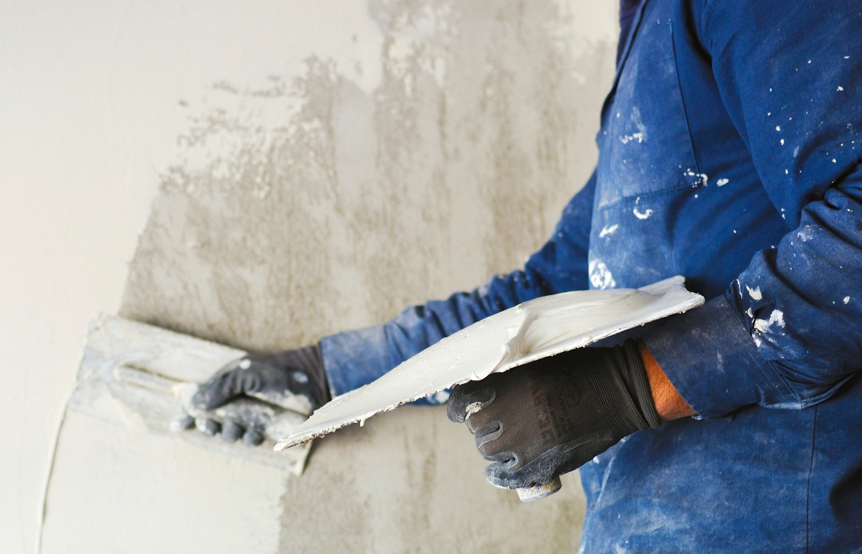 Gesso pode ser aplicado sobre reboco