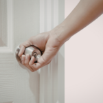 Porta nao fecha direito o que pode ser